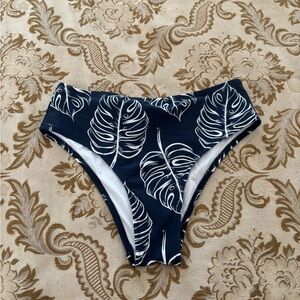 Cupshe Navy and White Leaf Print Bikini Bottoms